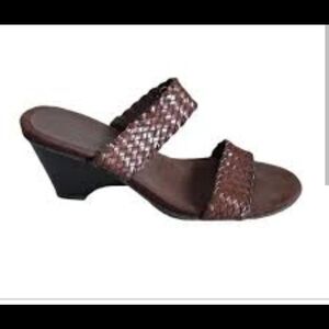 Liz Claiborne sandals NEW IN BOX